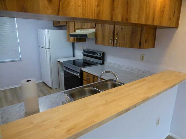 Building Photo - 114 Lakeside Dr