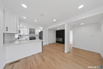 Building Photo - 207 Hillcrest Rd