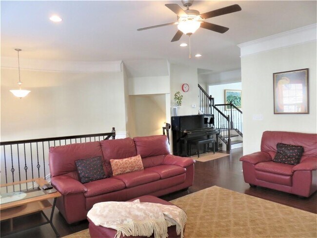 Building Photo - 2541 Sibley Ln NE