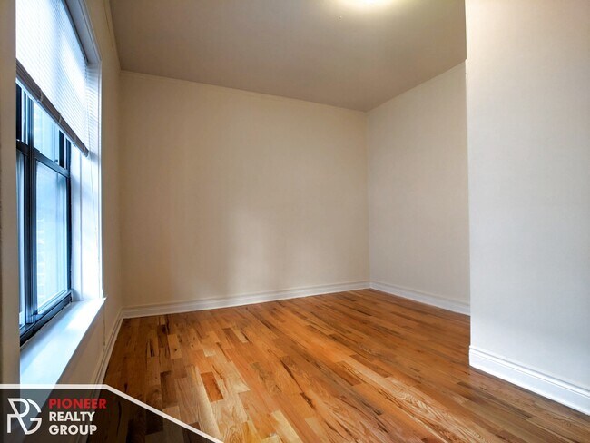 Foto del edificio - 812 W Waveland Ave