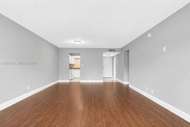 Building Photo - 5961 N Falls Cir Dr