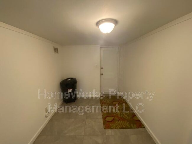 Building Photo - 510 Arsan Ave