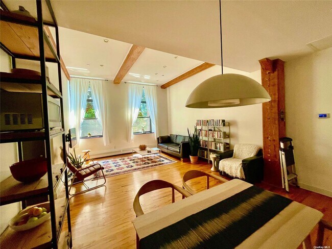 Foto del edificio - 76-18 69th Pl