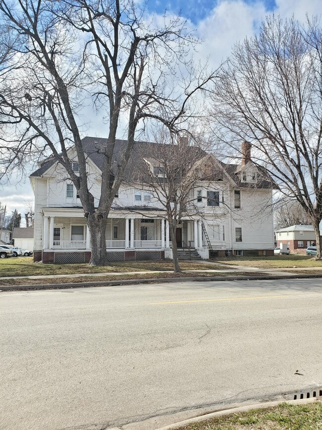 Building Photo - 805 2nd Ave