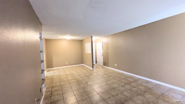 Building Photo - 8160 Stonebrook Dr