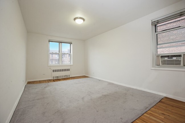 Building Photo - 525 W 236th St
