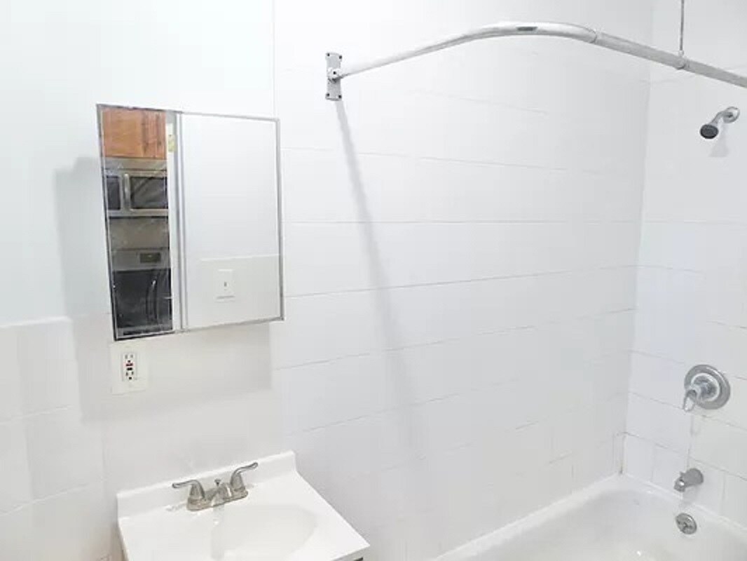 Foto del edificio - 483 Warren St