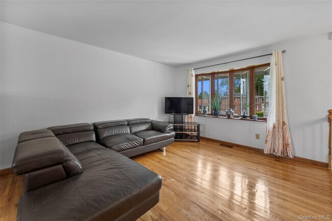 Foto del edificio - 35 Westwind Rd