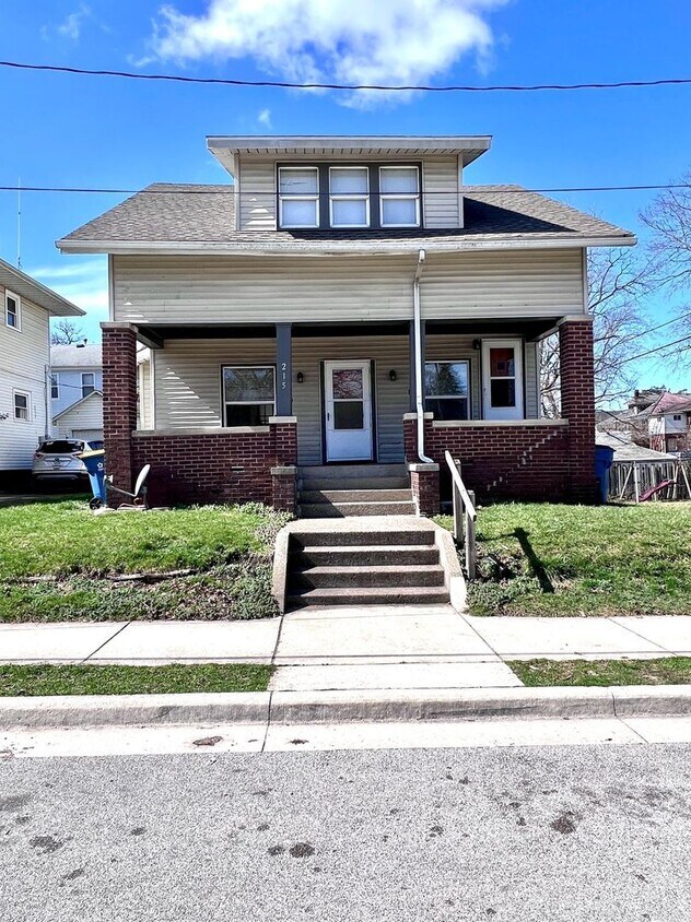 215 S Pine St, Mishawaka, IN 46544 House Rental in Mishawaka, IN