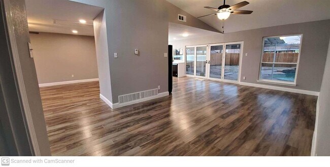 Building Photo - 2015 Brentwood Ln