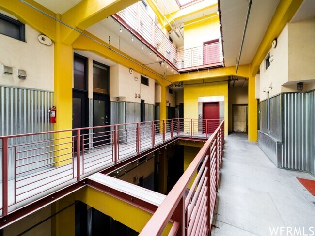 Foto del edificio - Historic Downtown Loft | Secure Garage Parking, Rooftop Access & Turn-Key Options