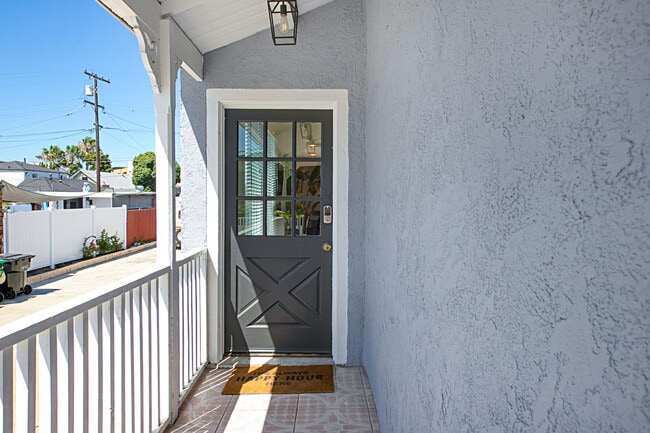 Building Photo - 1842 Kearney Ave