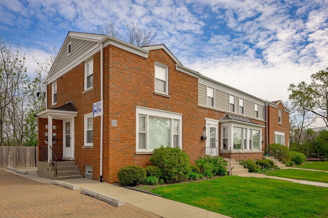 Building Photo - 5638 W Carmen Ave