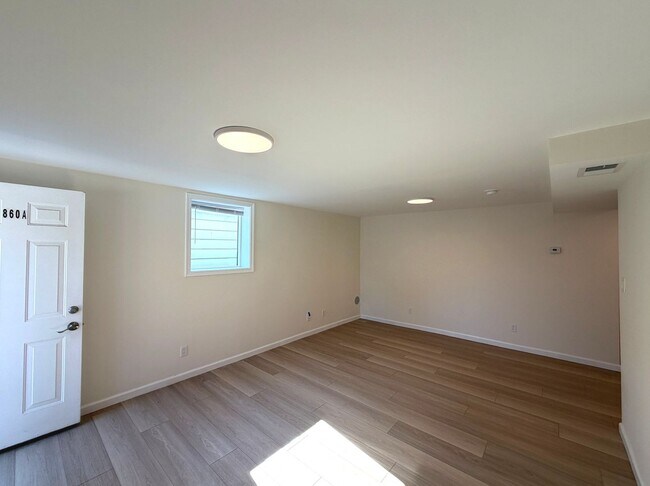 Building Photo - 860-860A Olive