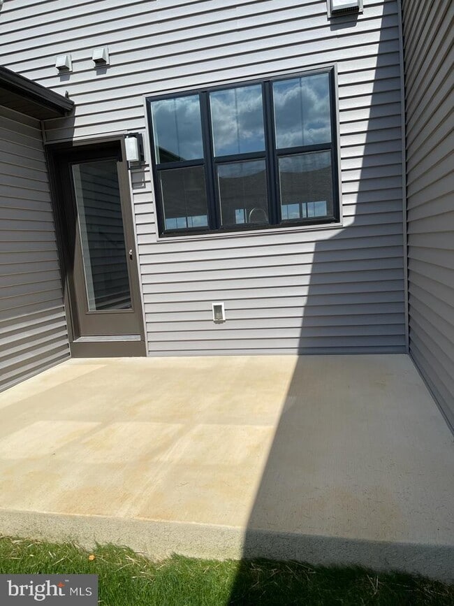 Building Photo - 112 Larkin Dr
