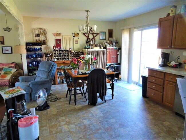 Building Photo - 61 Whittier Dr
