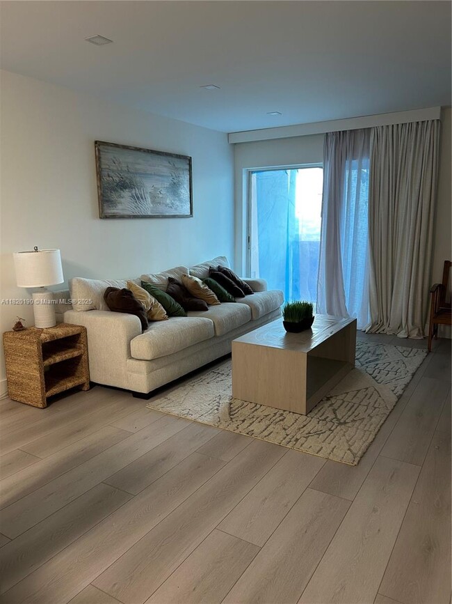 Building Photo - 400 Kings Point Dr