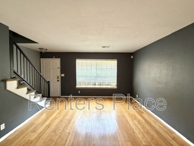 Building Photo - 2418 E 59th Ct