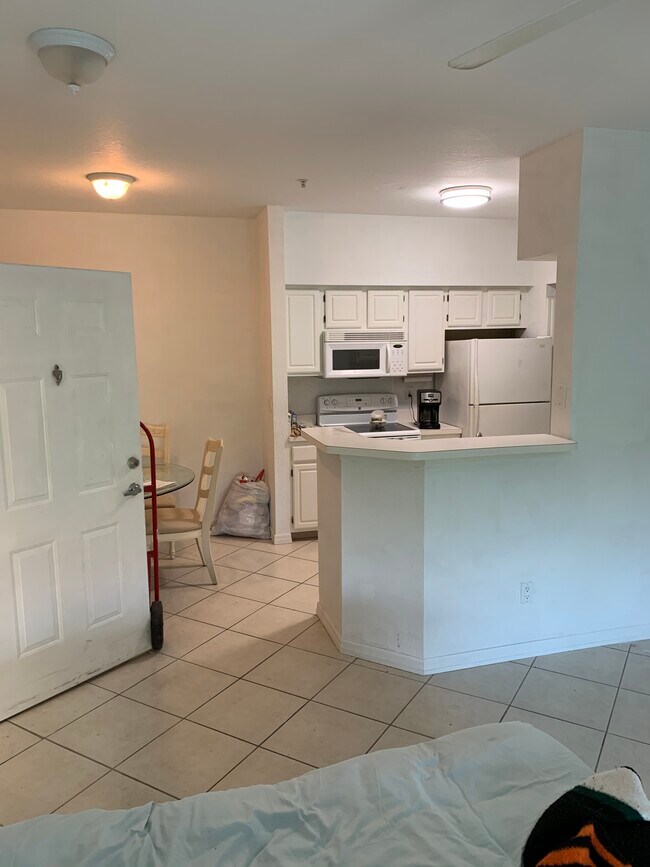 Kitchen - 23560 Walden Center Dr