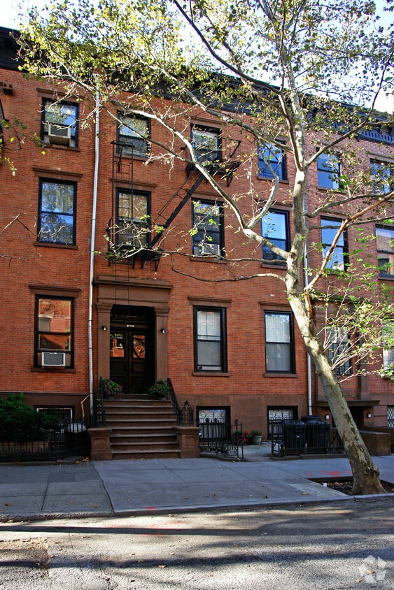 Building Photo - 118 Pacific St