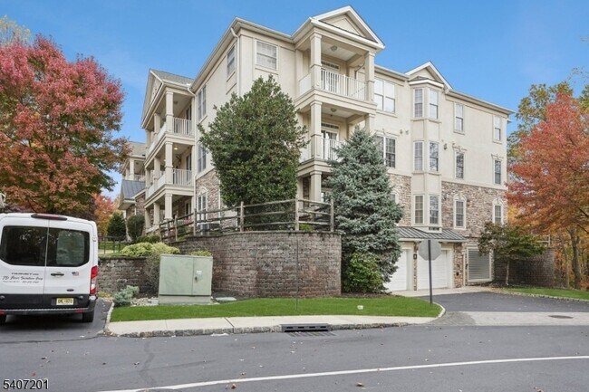 Foto del edificio - 806 Holly Ln