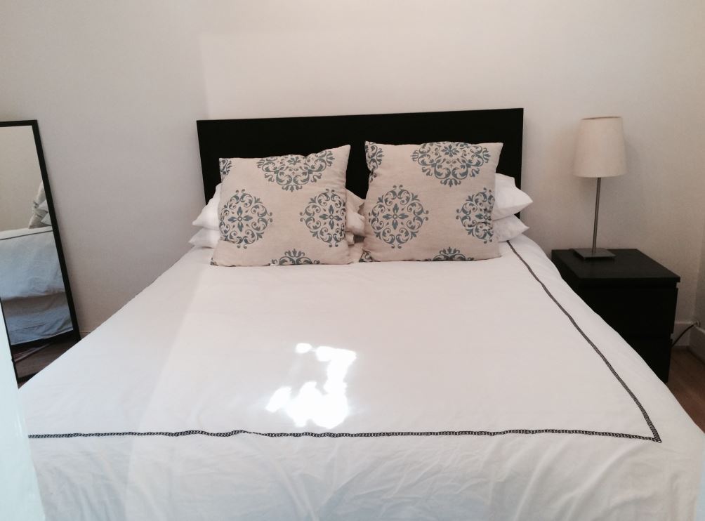 Queen bedroom - 843 Huntley Dr