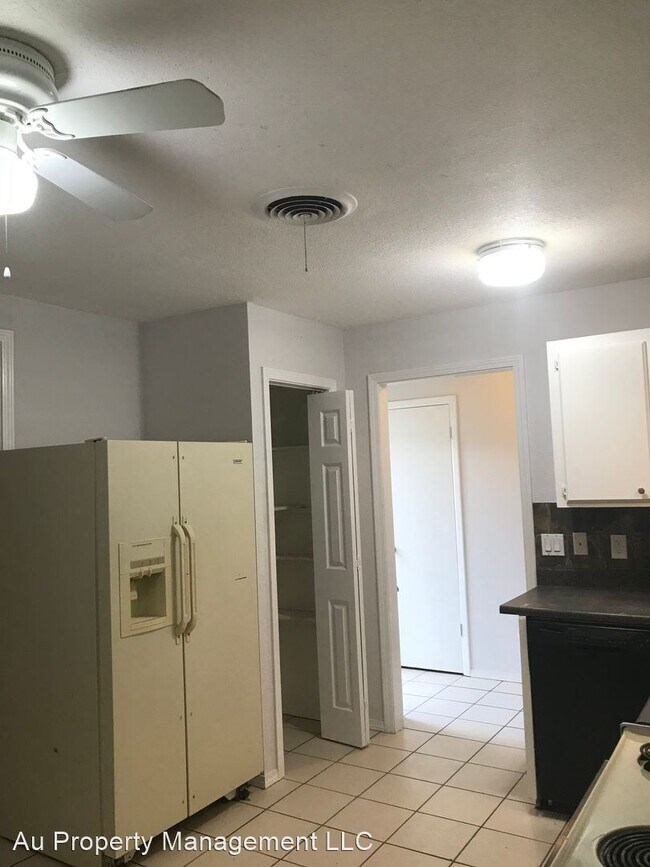Foto del edificio - 3 br, 2 bath House - 4816 S. AUSTIN ST