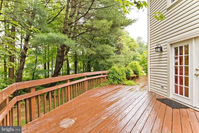 Building Photo - 2026 Westwood Forest Dr