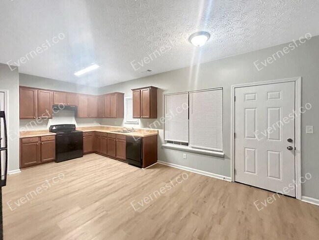 Foto del edificio - 3404 Summer Brooke Way