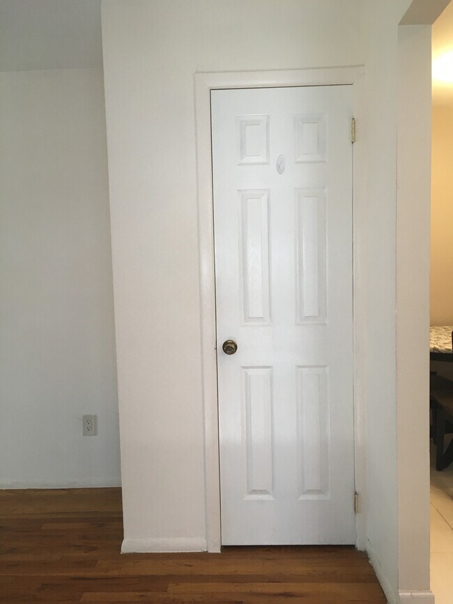 Building Photo - 36 Devens St