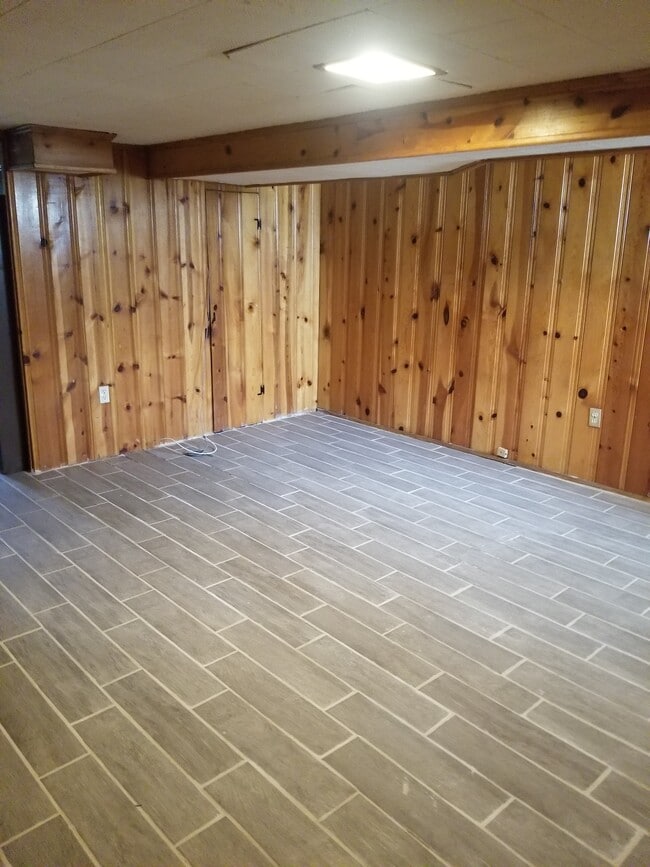 Building Photo - 2134 Redthorn Rd