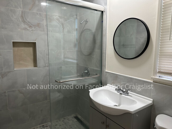 Foto del edificio - 4108 Benham Ave