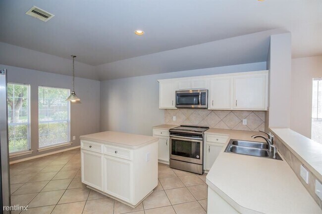 Building Photo - 3 br, 2 bath House - 26946 Kings Crescent ...