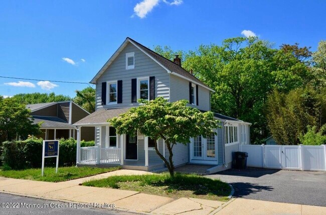 Building Photo - 367 Lake Ave