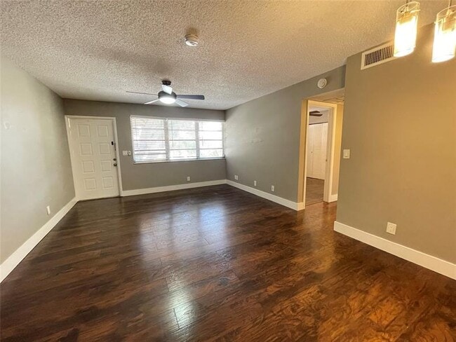 Foto del edificio - 10092 Twin Lakes Dr
