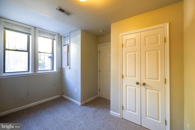 Building Photo - 2025 11th St NW