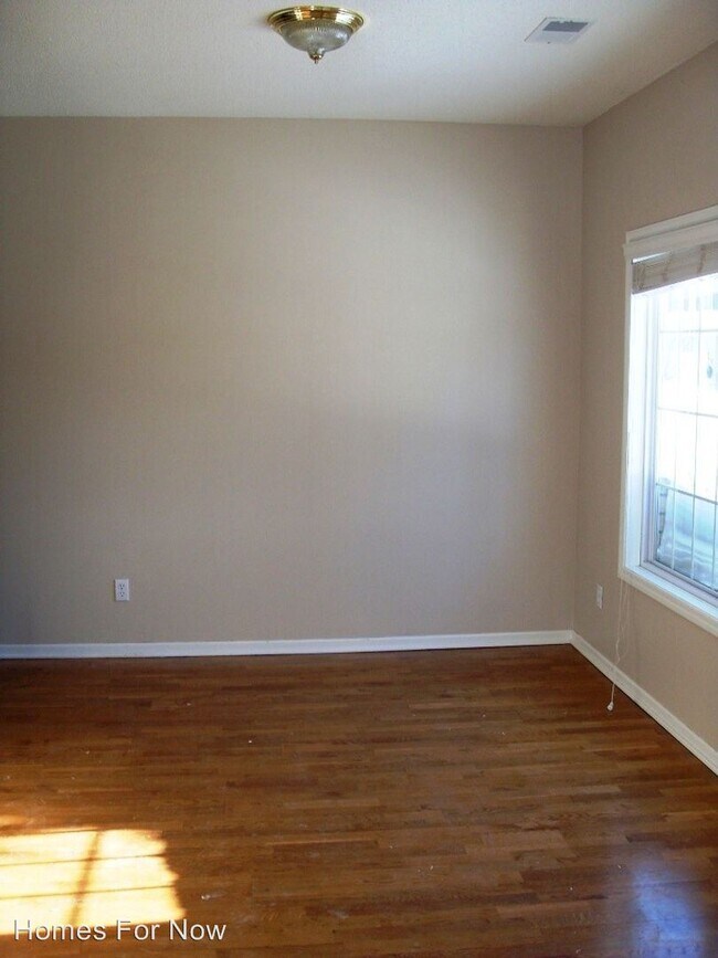 Foto del edificio - 2 br, 2 bath House - 15270 Flower Way