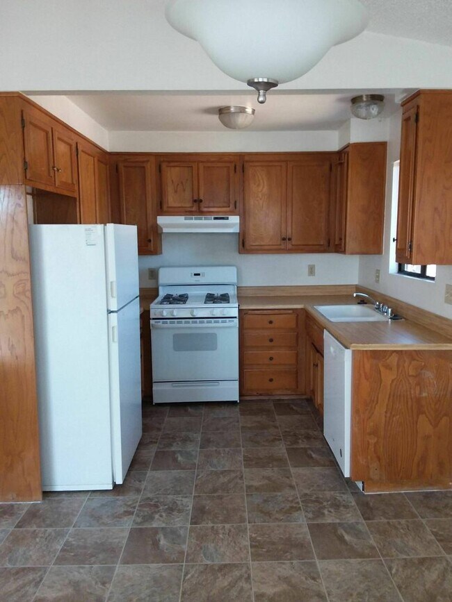 430 Solar Way Unit 430 A, Pismo Beach, CA 93449 Room for Rent in