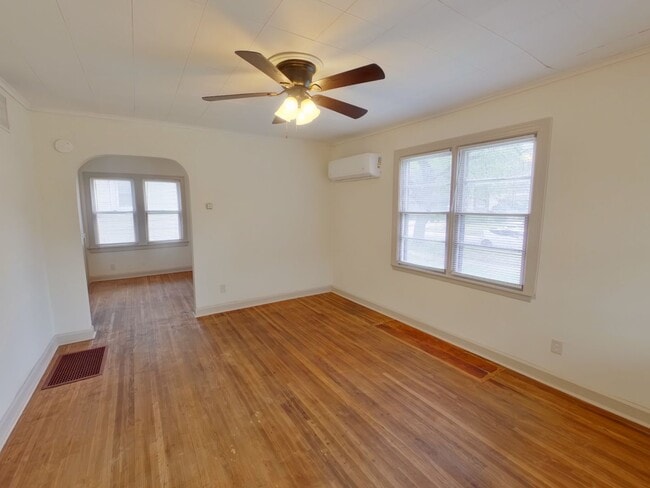 Building Photo - 350 N Fern St