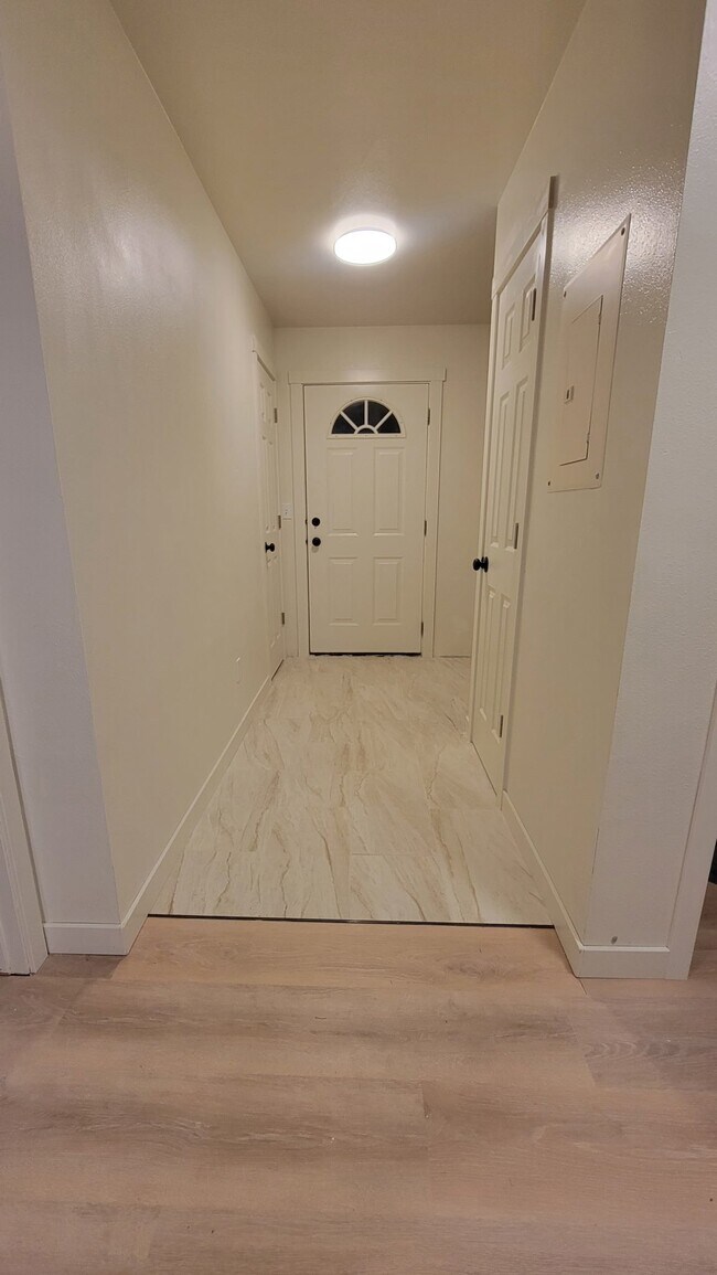 Foto del edificio - 6787 Badger St