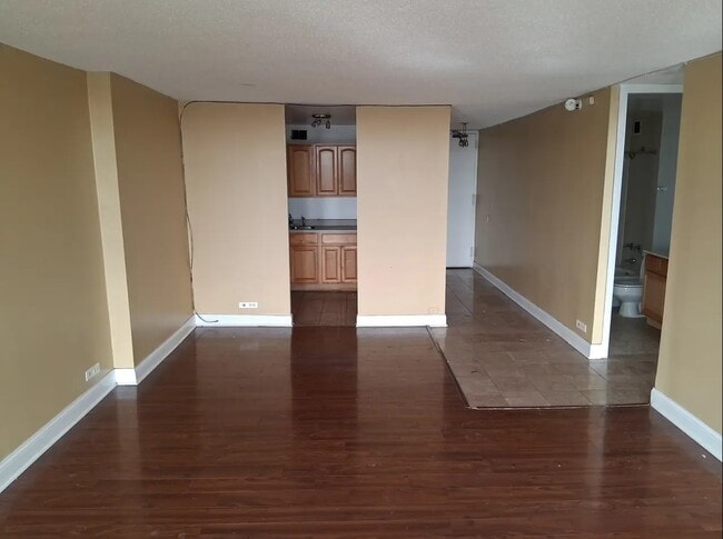 Foto del edificio - 6700 S South Shore Dr