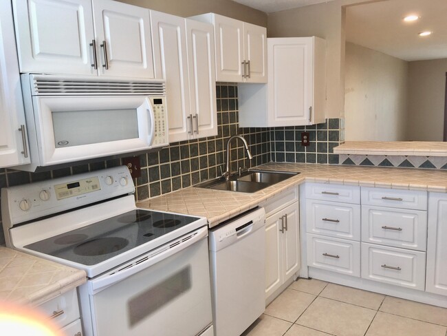 Building Photo - 139 Sparrow Dr