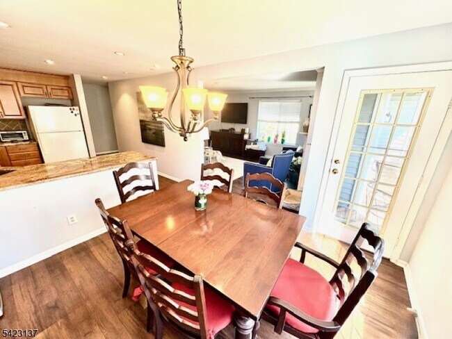 Foto del edificio - 247 Riveredge Dr