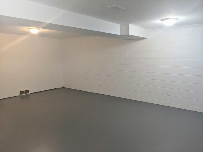 Building Photo - 305 Kenridge Rd