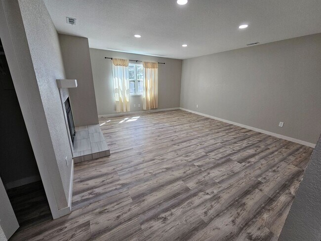 Foto del edificio - **MOVE IN SPECIAL** $750 OFF FIRST MONTH'S...