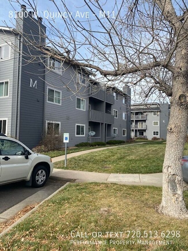 Foto del edificio - 8100 W Quincy Ave