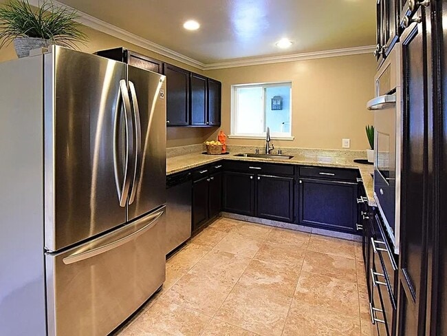 Foto del edificio - 3 Bedrooms | 2 Bathrooms | Approx. 1,040 sq. ft.