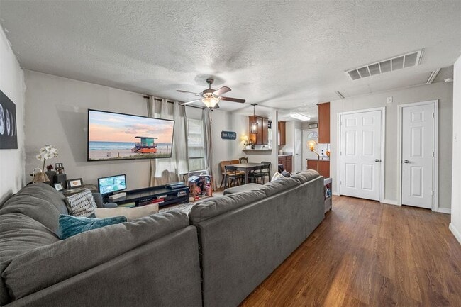 Foto del edificio - 8802 Shady Vista Ln