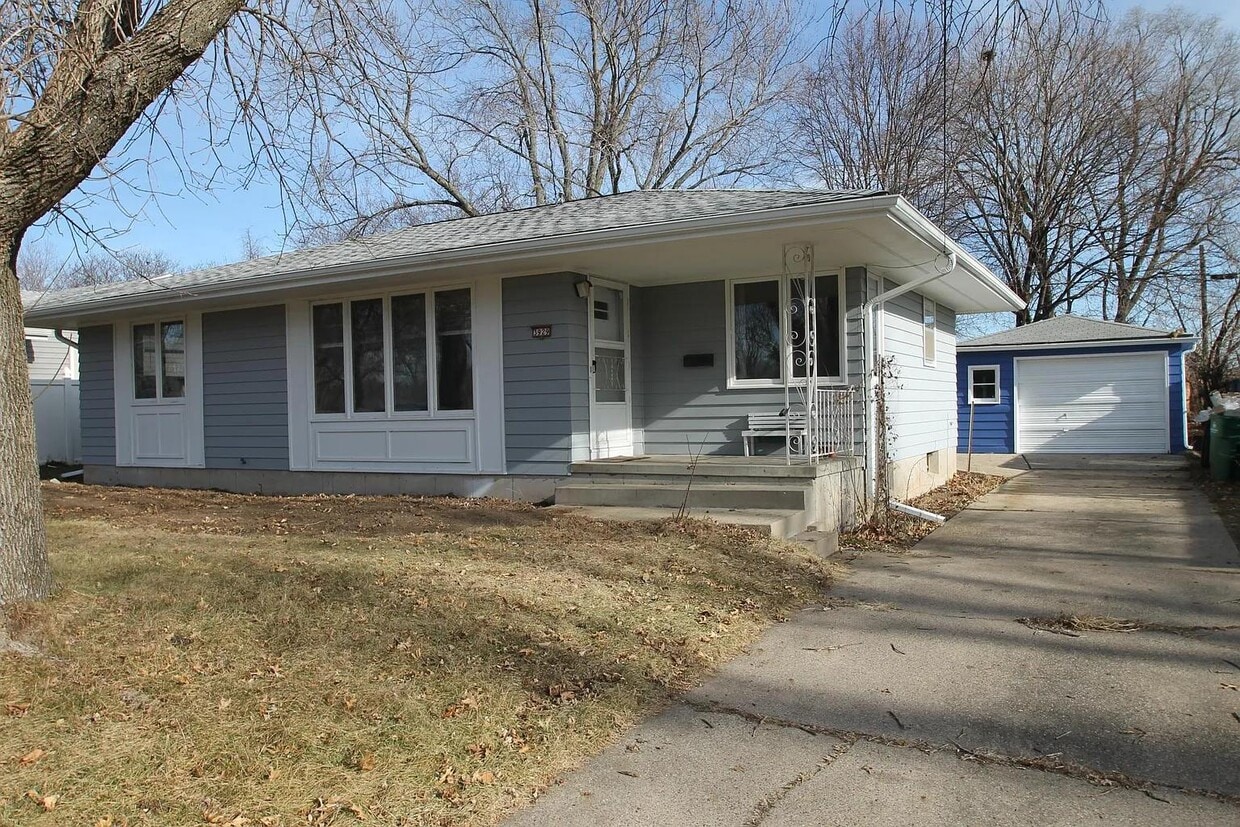Primary Photo - 3929 64th St