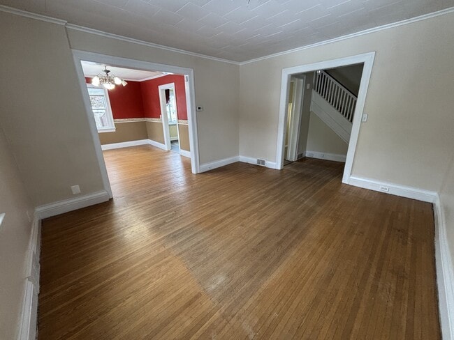 Building Photo - 66 Martinot Ave